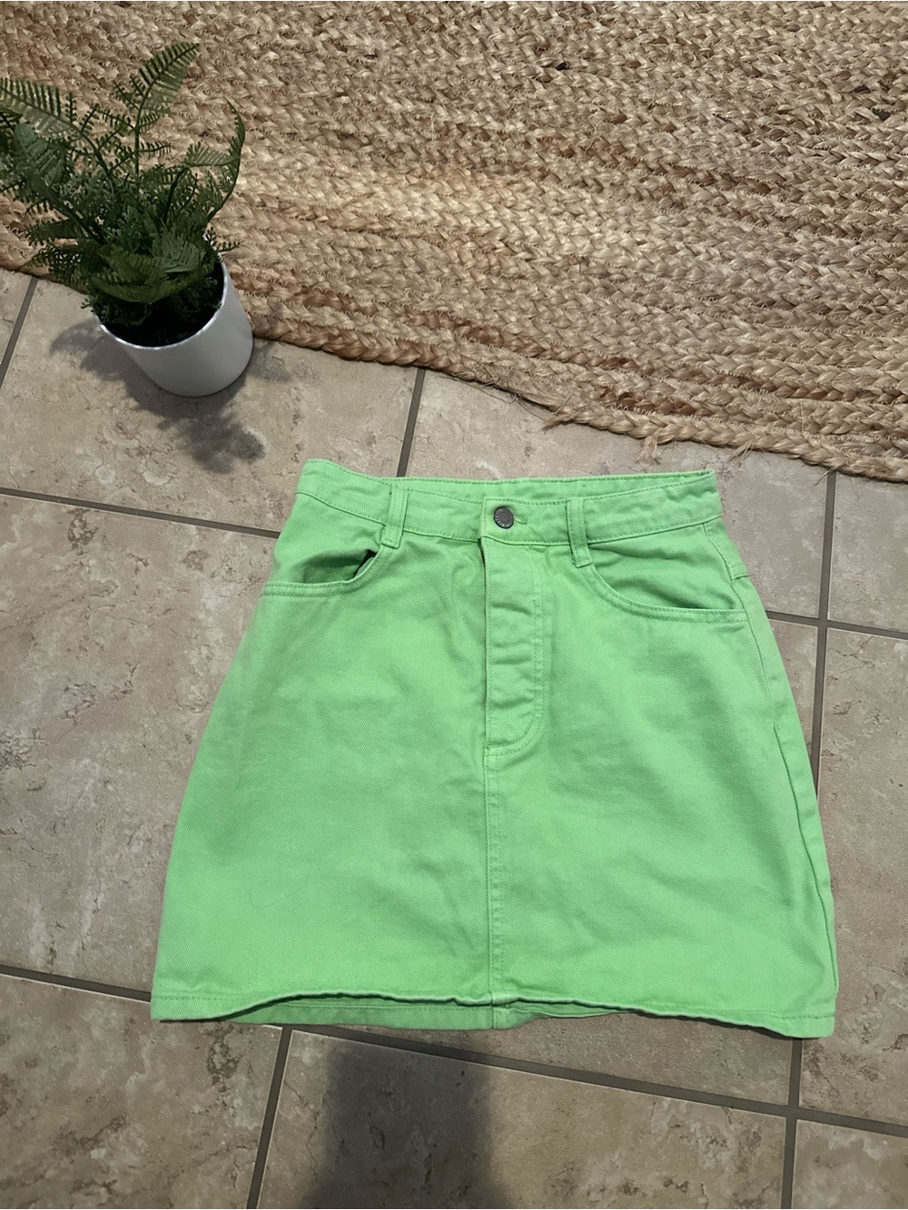 BRANDY MELVILLE GREEN MINI SKIRT
